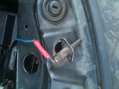 2012-08-23 12.03.03.jpg (28.51 Kio) Vu 3009 fois On voit bien la petite pièce qui est sous le bouton et qui n'était plus vissée