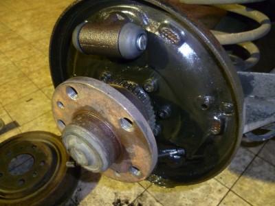 P1040609.JPG (4.06 Mio) Vu 1576 fois un bon coup de nettoyant frein