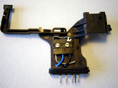 contact 1.jpg (379.77 Kio) Vu 29624 fois Contacteur (étanche) remplacé par un modèle à levier qui causera moins de problème que celui d'origine