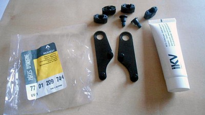 Renault Genuine 7701209744 - MECHANISM SunROOF repair kit for Megane IIRenault Genuine 7701209744 - MECHANISM SunROOF repair kit for Megane II.jpg (177.28 Kio) Vu 4764 fois Attention ! La référence Renault montrée sur la photo est valable pour une Mégane. La référence pour l'Espace 4 est : 7701210007 et le kit comporte 4 biellettes.