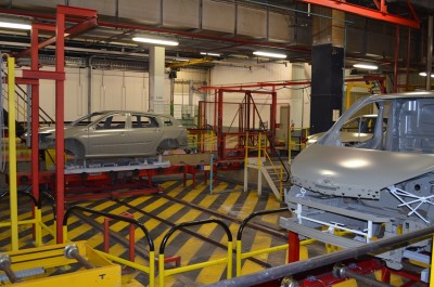 Sandouville_0159.jpg (43.25 Kio) Vu 10909 fois Une ligne de Laguna et une de Traffic, mais la Laguna était avec l'équipe du matin seulement