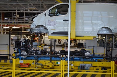 Sandouville_0162.jpg (43.57 Kio) Vu 10667 fois 270 versions différentes sur une seule ligne de montage ... bravo la logistique !!