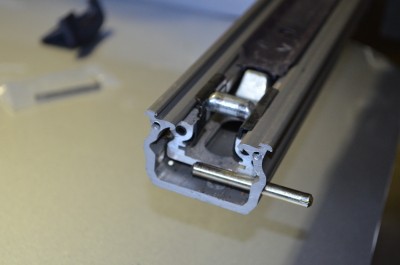 Glissières_4.jpg (16.63 Kio) Vu 10092 fois Il se sort avec un chasse-goupille ou un tournevis qui ne craint rien