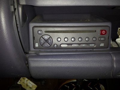 20141118_171913.jpg (27.16 Kio) Vu 2401 fois Autoradio dans la boite à gants