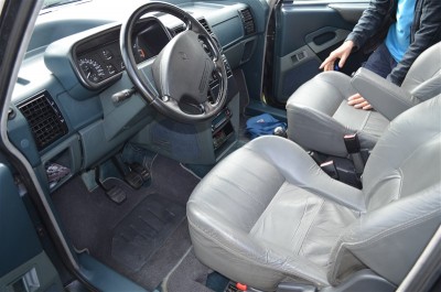 DSC_0273 (2).JPG (97.32 Kio) Vu 11515 fois Terek nous a présenté ses sièges en cuir