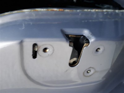 Vis serrure déposées.jpg (45.41 Kio) Vu 10791 fois Vis retirées, la serrure reste en place