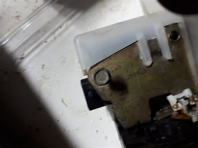 Vis moteur.jpg (56.39 Kio) Vu 14390 fois Si on change le moteur, elle se monte en force