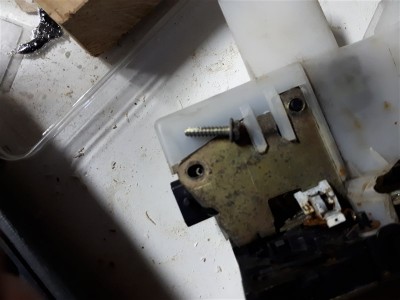 vis moteur démontée.jpg (70.63 Kio) Vu 10797 fois Longueur importante de la vis !