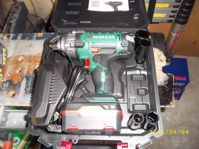 IMGP5872.JPG (1.22 Mio) Vu 9023 fois Le nouvel outil qui m'évite de gonfler le compresseur