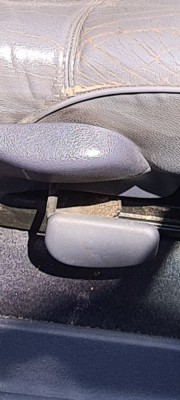 Screenshot_20201124-001819_Gallery.jpg (82.69 Kio) Vu 2543 fois Celle pour pivoter le siège ( pour moi seulement sur le passager)