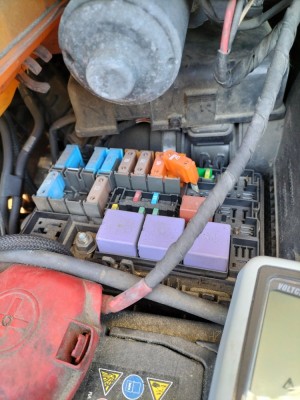 IMG20220123122056.jpg (145.53 Kio) Vu 1773 fois Boîte à fusibles moteur
