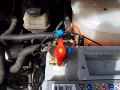 IMGP7260.JPG (178.77 Kio) Vu 4722 fois Branchement dans le compartiment moteur !