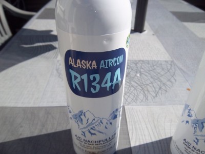 IMGP7310.JPG (146.52 Kio) Vu 7429 fois La bouteille de gaz (185g équivalent à 500g de R134a