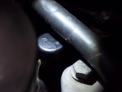 IMGP7320.JPG (109.32 Kio) Vu 4212 fois Bouchon de mise à l'air libre (sur droite) ?