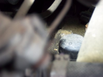 IMGP7321.JPG (116.8 Kio) Vu 4212 fois Bouchon de mise à l'air libre (sur la gauche) ?