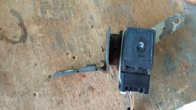 IMG_20240322_151850.jpg (120.85 Kio) Vu 932 fois Le capteur une fois réparé et scellé à l'aide d'un mastic noir