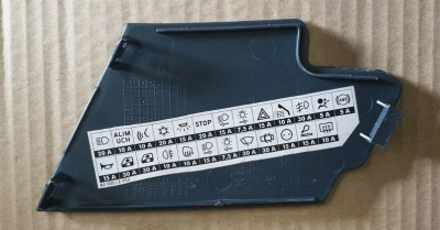 Screenshot 2025-12-15 at 09-11-31 Cache Plastique Couvercle Boite A Fusible Renault ESPACE 4 Réf 8200013452 eBay.png