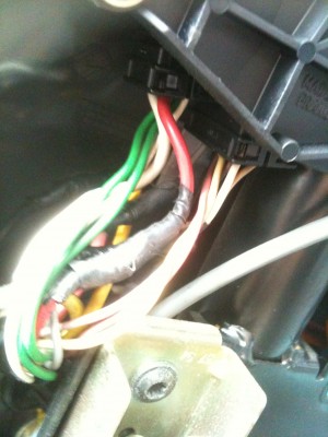 branchement sur jaune le plus bas sous volant.JPG (1.18 Mio) Vu 3774 fois Branchement sur jaune le plus bas sous volant