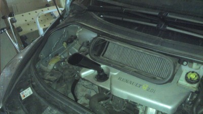 IMG_20130429_143004_882.jpg (26.16 Kio) Vu 21889 fois pour une fois que renalt pense à un entonoir pour l'huile