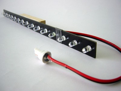 feu stop 1.jpg (323.38 Kio) Vu 9023 fois Version "Classique" avec 15 leds rouges