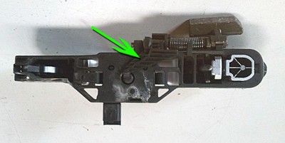 serrure 1.jpg (139.43 Kio) Vu 29938 fois La flèche verte montre le levier en question