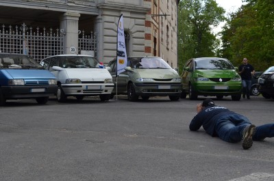 Le Président dans la recherche du meilleur angle pour la photo