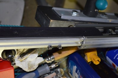 Glissières_charriot_3.jpg (26.65 Kio) Vu 10919 fois 2 encoches sur le côté bas du charriot