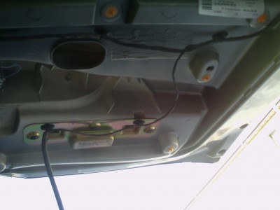 tu a toute la place pour tes HP, intérieur du hayon.