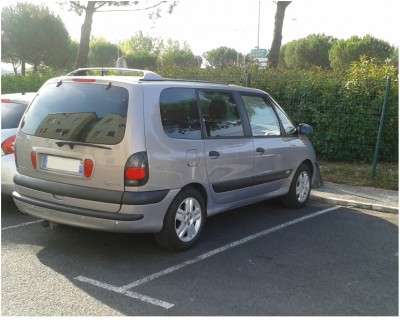 Sur le parking de l'hotel à Brive