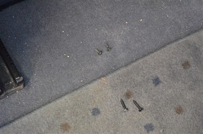 DSC_0658.JPG (122.23 Kio) Vu 8071 fois 2 tailles de vis : petites vis en bas, grande vis en haut