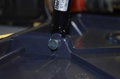 DSC_0660.JPG (43.15 Kio) Vu 8071 fois Limer les renforts afin de permettre à la tablette de se replier