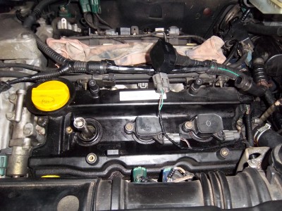 IMGP4913.JPG (1.35 Mio) Vu 6235 fois On attaque le changement des bougies