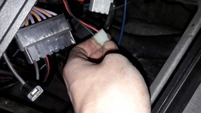 20171229_230429.jpg (2.99 Mio) Vu 6003 fois Console centrale derrière lautoradio