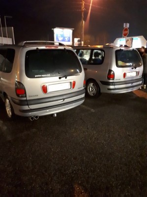 20190202_181654.jpg (145.38 Kio) Vu 6503 fois Les Espaces regroupés en attendant la dépanneuse