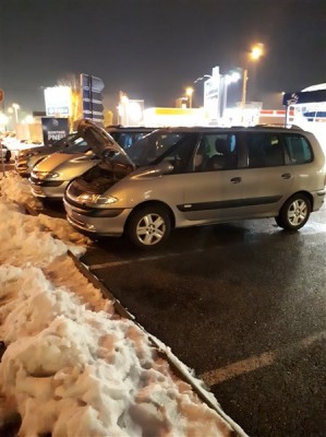 20190202_181720.jpg (69.08 Kio) Vu 7044 fois Capot levé pour vérifier les niveaux, rien d'anormal !
