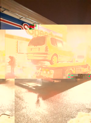 20190202_182834.jpg (181.67 Kio) Vu 6503 fois Le gars en rouge est votre serviteur en train de pleurer ... euh non, en train de signer le bon au dépanneur