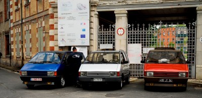 bleu blanc rouge devant le site Matra