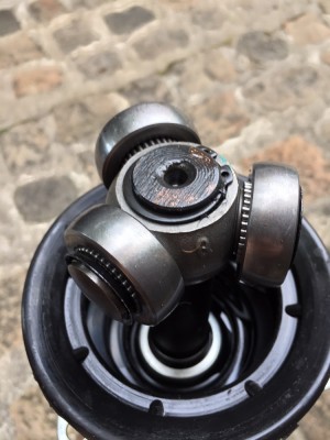 IMG_3265.JPG (201.13 Kio) Vu 3361 fois Ce qu'il y a dans la boîte: la tulipe, et derrière son soufflet