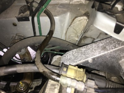 3E8D21D7-F5D6-44AA-A2A2-490083E345E3.jpeg (200.9 Kio) Vu 1687 fois C’est cassé là, au dessus de la BV