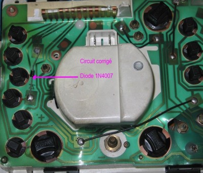 IMG_3540_Commente.jpg (143.76 Kio) Vu 5956 fois Circuit corrigé d'un combiné de réserve.