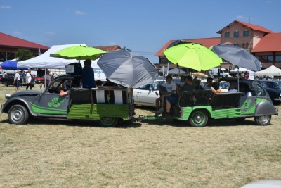 promenade en &quot; patchwork &quot; 2CV Méhari