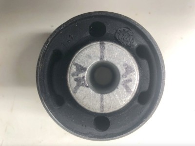 Silentbloc essieur AR 01.jpg