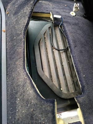 Emplacement sous siège AV.jpeg