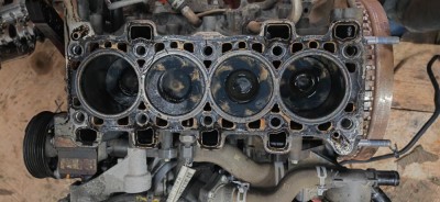 État des pistons avant nettoyage