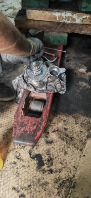 Un des 2 turbos entièrement nettoyé et nouvelle cartouche installée