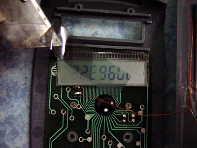 DSC01388.JPG (390.76 Kio) Vu 3702 fois Le film est placé devant l'écran dans sa position normale, les chiffres non recouverts du film ne sont pas visibles.